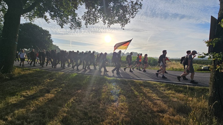 Geschafft! Knapp 350 Soldatinnen und Soldaten der 66. deutschen Nimwegen-Delegation der Bundeswehr bekamen ihre Auszeichnung auf der Charlemagne
